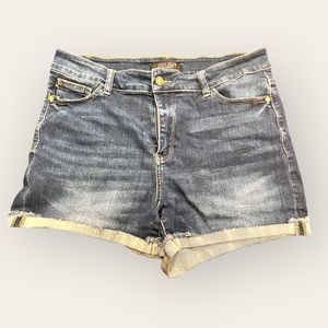 Here Comes The Sun Mid Rise Judy Blue Shorts XL